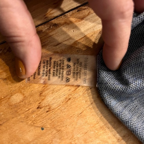 𝅺TISSÉES serrée outdoor shirt size medium - Picture 8 of 9